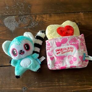 Bark Box Lili Lemur Dog Toy Madagascar Unleashed Animal & Sweetie Pies Barkery S